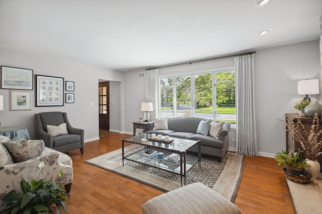 1923 N Carlyle Pl, Arlington Heights, IL 60004 - living area with wood finished floors and recessed lighting