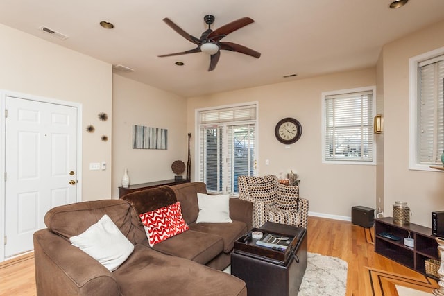 4124 N Kenmore Ave Unit Gs, Chicago, IL 60613 - living area featuring ceiling fan, light wood-style flooring, and recessed lighting