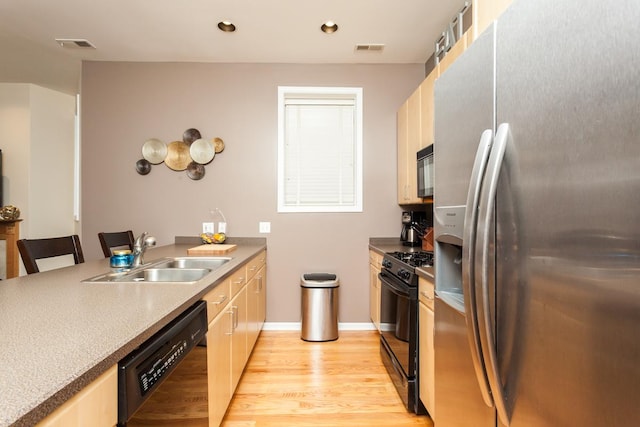 4124 N Kenmore Ave Unit Gs, Chicago, IL 60613 - kitchen with black appliances, light wood-style floors, a peninsula, recessed lighting, and light brown cabinetry