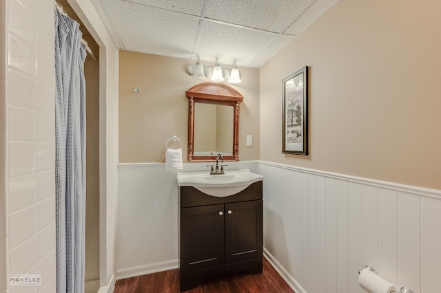 2800 Arbor Ln, Oswego, IL 60543 - full bathroom featuring wood finished floors, a drop ceiling, wainscoting, vanity, and a tile shower