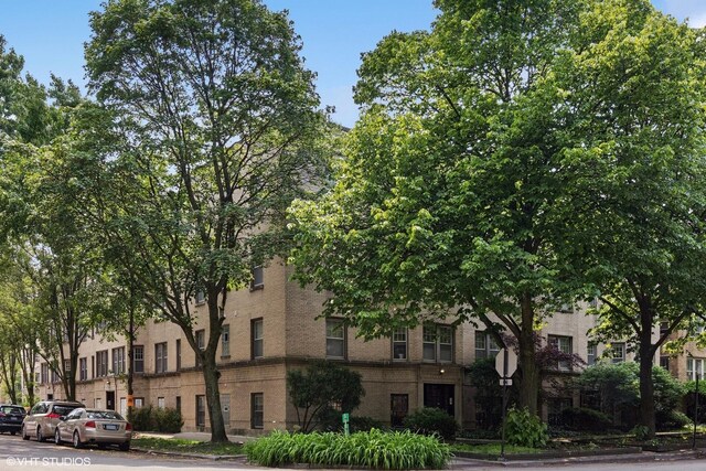 2035 W Fargo Ave Unit 3, Chicago, IL 60645 - photo 1
