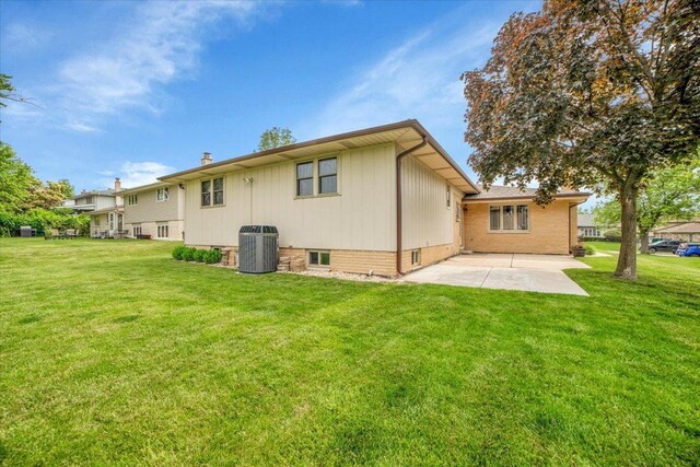 13610 S 84th Ave, Orland Park, IL 60462 - rear view of property featuring a patio and a lawn