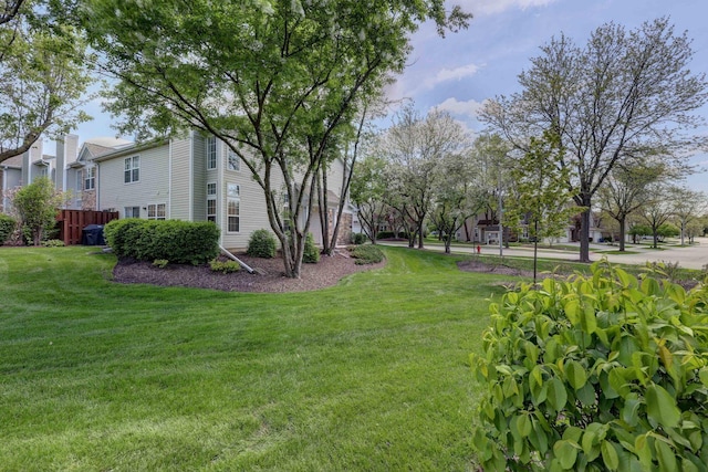 195 Island Ct Unit 195, Schaumburg, IL 60193 - view of yard