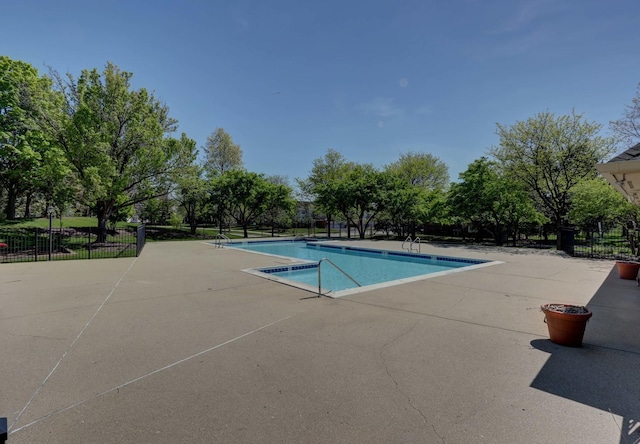 195 Island Ct Unit 195, Schaumburg, IL 60193 - community pool with a patio