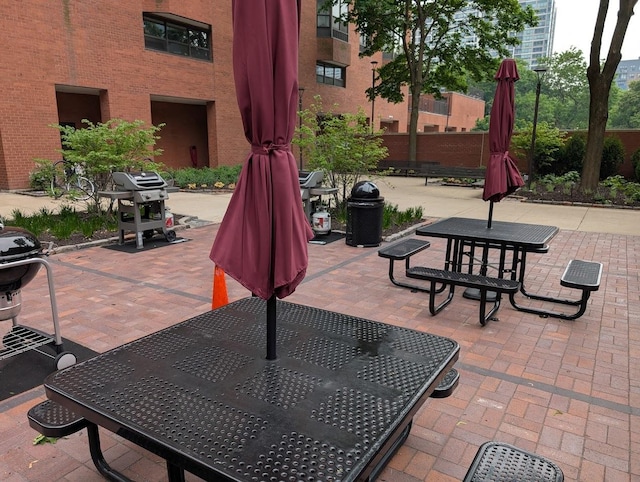899 S Plymouth Ct Unit 1703, Chicago, IL 60605 - view of patio featuring area for grilling and outdoor dining area