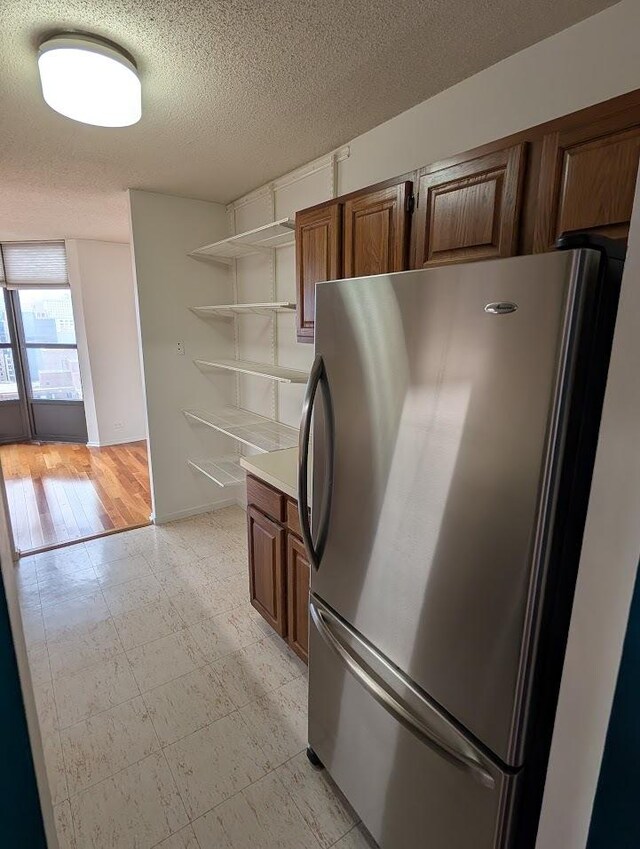899 S Plymouth Ct Unit 1703, Chicago, IL 60605 - unfurnished bedroom featuring carpet flooring, a wall mounted air conditioner, and a textured ceiling