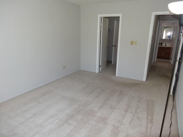 828 E Old Willow Rd Unit 109, Prospect Heights, IL 60070 - unfurnished bedroom featuring carpet flooring and a walk in closet
