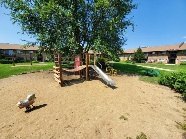 828 E Old Willow Rd Unit 109, Prospect Heights, IL 60070 - community jungle gym with a yard