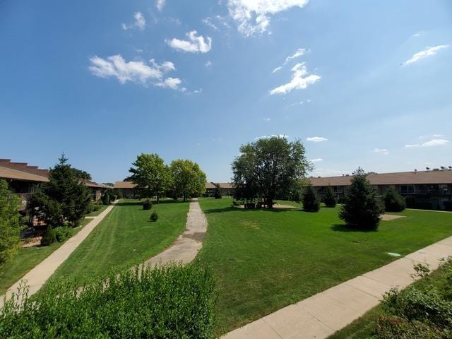 828 E Old Willow Rd Unit 109, Prospect Heights, IL 60070 - surrounding community featuring a yard
