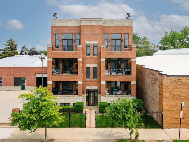 5445 N NW Hwy Unit 3N, Chicago, IL 60630 - view of apartment building / complex featuring a fenced front yard