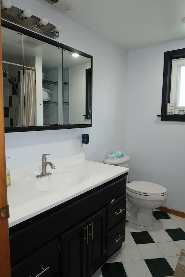 5125 N La Crosse Ave, Chicago, IL 60630 - bathroom featuring vanity and a shower with curtain
