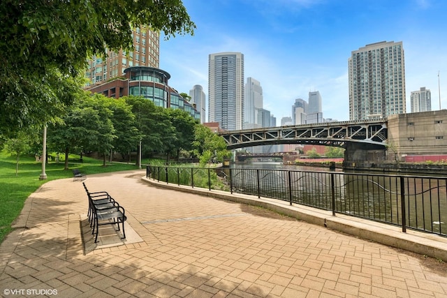 653 N Kingsbury St Unit 2202, Chicago, IL 60654 - view of home's community with a view of skyline