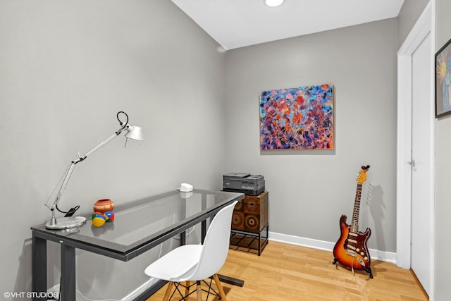 653 N Kingsbury St Unit 2202, Chicago, IL 60654 - office space featuring wood finished floors and recessed lighting