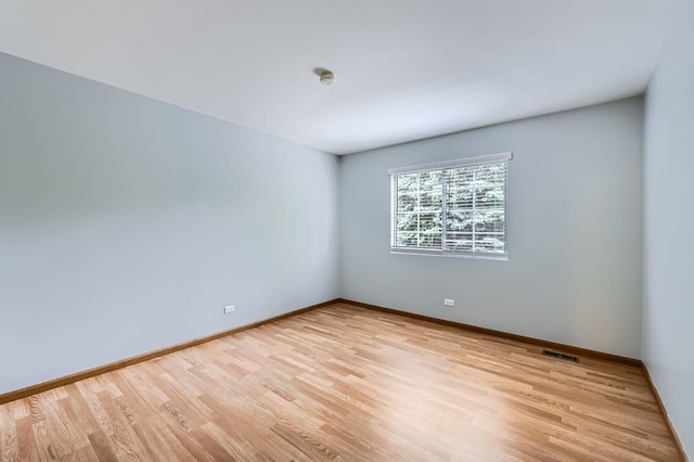 28 W Pheasant Trl Unit 28, Lake In The Hills, IL 60156 - empty room featuring light wood-style floors and a smoke detector
