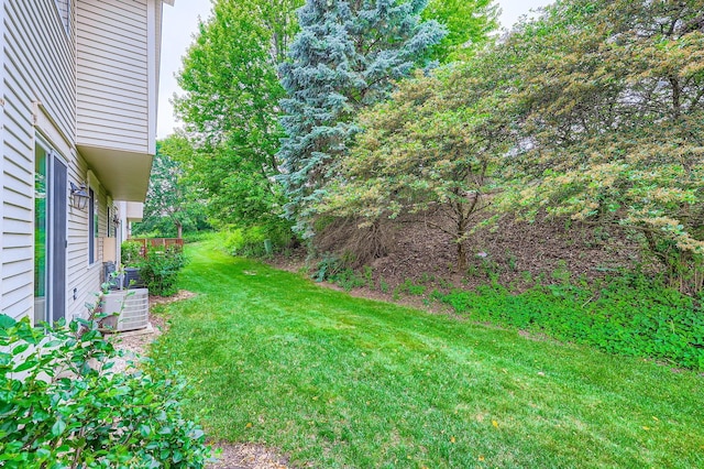 28 W Pheasant Trl Unit 28, Lake In The Hills, IL 60156 - view of grassy yard