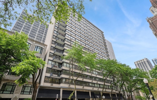 33 E Cedar St Unit 8G, Chicago, IL 60611 - view of apartment building / complex