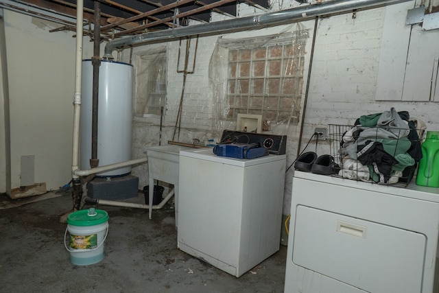 7042 S Carpenter St, Chicago, IL 60621 - laundry area featuring water heater and washing machine and clothes dryer