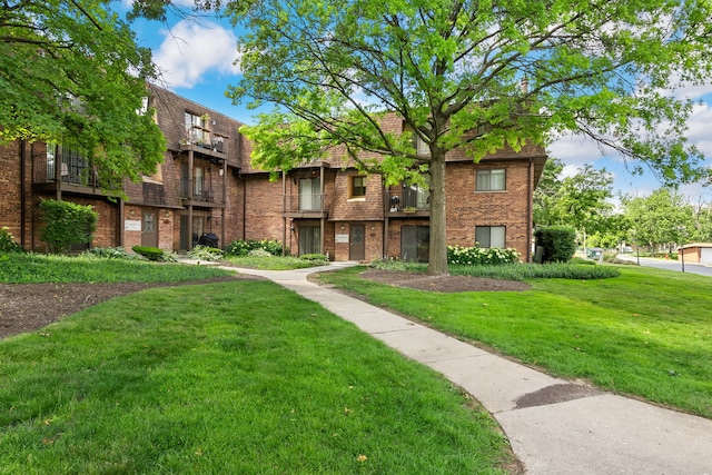 1520 S Fairfield Ave Unit 33C, Lombard, IL 60148 - view of home's community featuring a yard