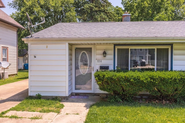 1014 N Main St, Pontiac, IL 61764 - property entrance with a chimney and a shingled roof