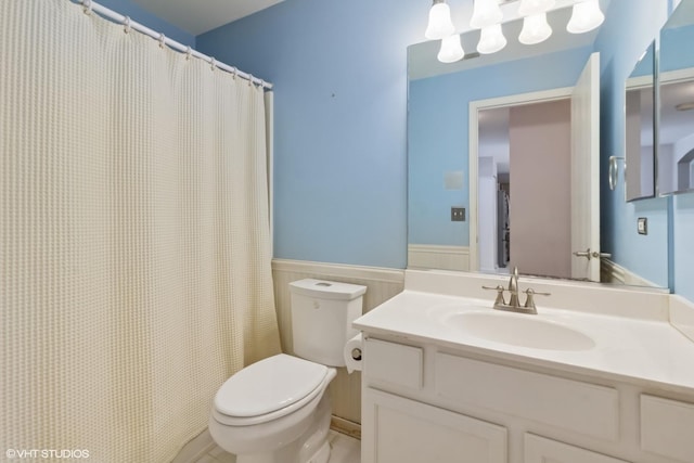 406 Cascade Ln Unit 406, Oswego, IL 60543 - bathroom featuring wainscoting, vanity, and curtained shower