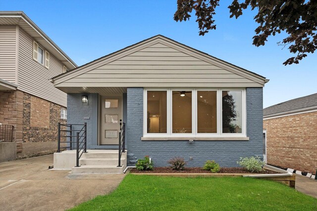 5246 S New England Ave, Chicago, IL 60638 - view of front of property featuring a front yard
