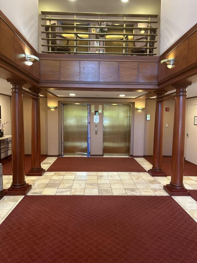 3100 Lexington Ln Unit 306, Glenview, IL 60026 - lobby with a high ceiling