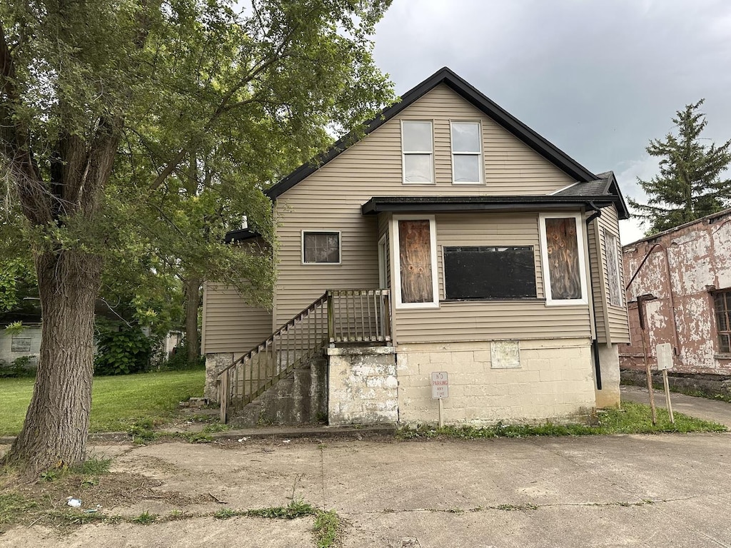 208 E Birch St, Kankakee, IL 60901 - view of bungalow-style house