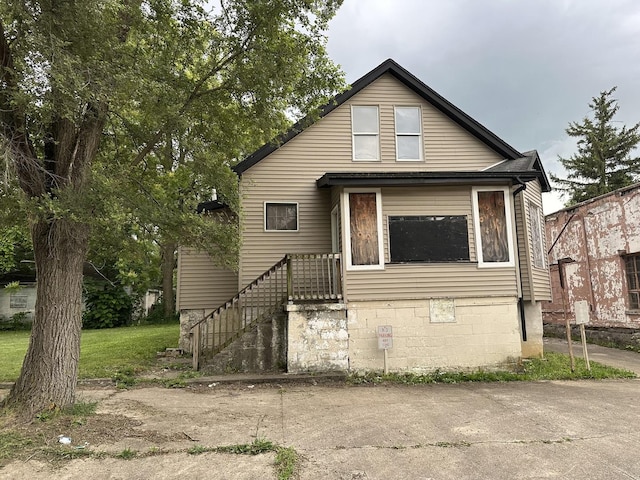 208 E Birch St, Kankakee, IL 60901 - view of bungalow-style house