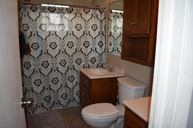 7710 W 81st Pl, Bridgeview, IL 60455 - full bath featuring vanity and a shower with curtain