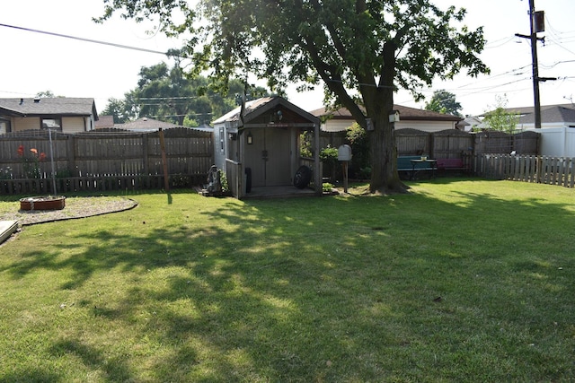 7710 W 81st Pl, Bridgeview, IL 60455 - fenced backyard with a shed