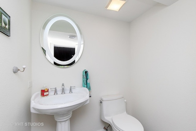 2032 Wentworth Dr, Volo, IL 60020 - half bathroom featuring toilet and a sink