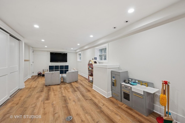 720 Willow Rd, Winnetka, IL 60093 - living area featuring recessed lighting and light wood-style flooring
