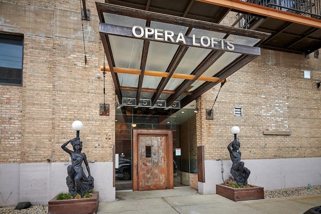 2545 S Dearborn St Unit 323, Chicago, IL 60616 - property entrance featuring brick siding
