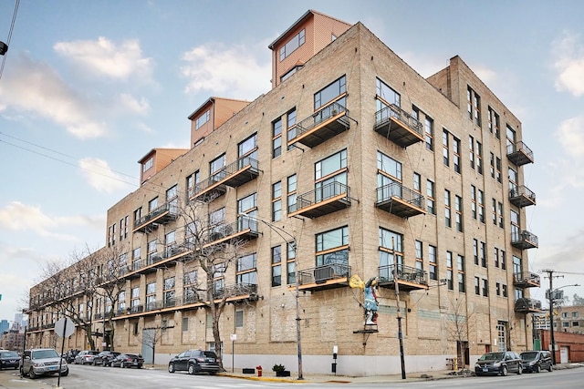 2545 S Dearborn St Unit 323, Chicago, IL 60616 - view of apartment building / complex