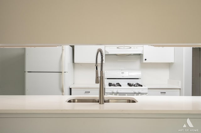780 Buckingham Ct, Hoffman Estates, IL 60169 - kitchen featuring under cabinet range hood, white appliances, white cabinetry, and light countertops
