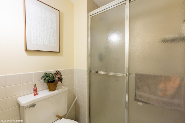 15722 Deerfield Ct Unit S-1, Orland Park, IL 60462 - bathroom featuring tile walls, a shower with door, and a wainscoted wall