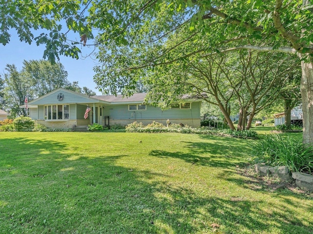 1165 E 2nd St, Coal City, IL 60416 - single story home featuring a front yard
