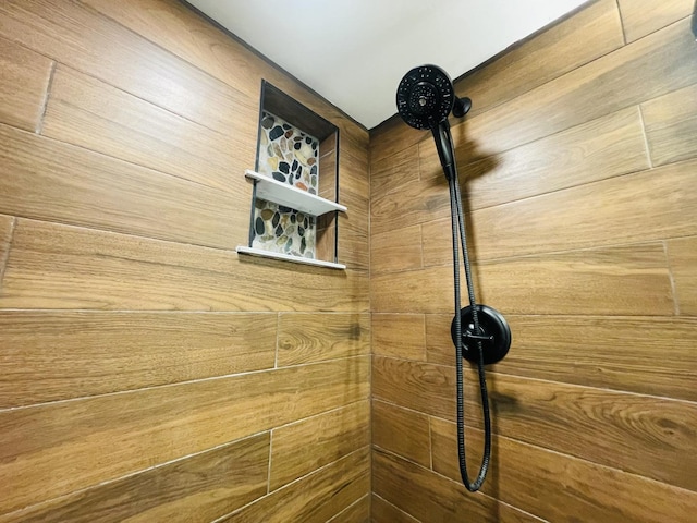 4634 N Hamlin Ave, Chicago, IL 60625 - bathroom view of a tile shower