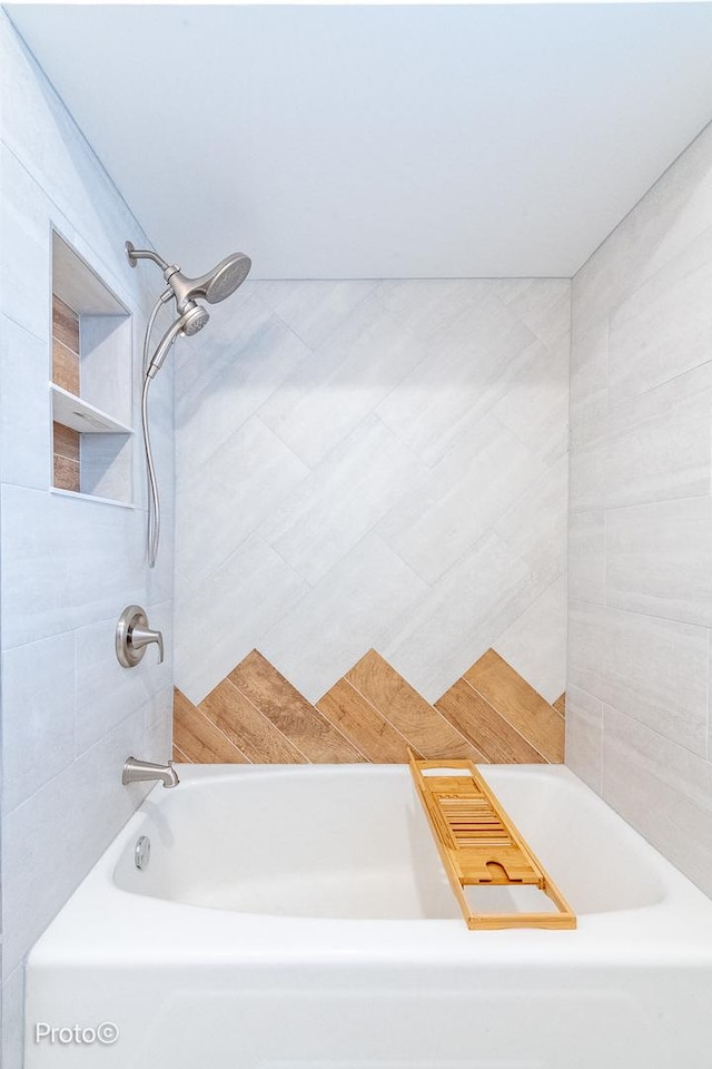 4634 N Hamlin Ave, Chicago, IL 60625 - full bath featuring tub / shower combination