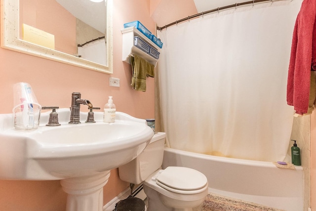 657 1st St, Crete, IL 60417 - bathroom featuring toilet and shower / tub combo with curtain