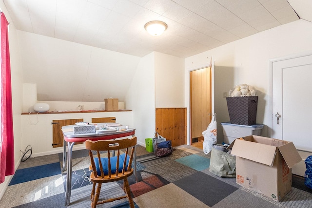 657 1st St, Crete, IL 60417 - home office with vaulted ceiling