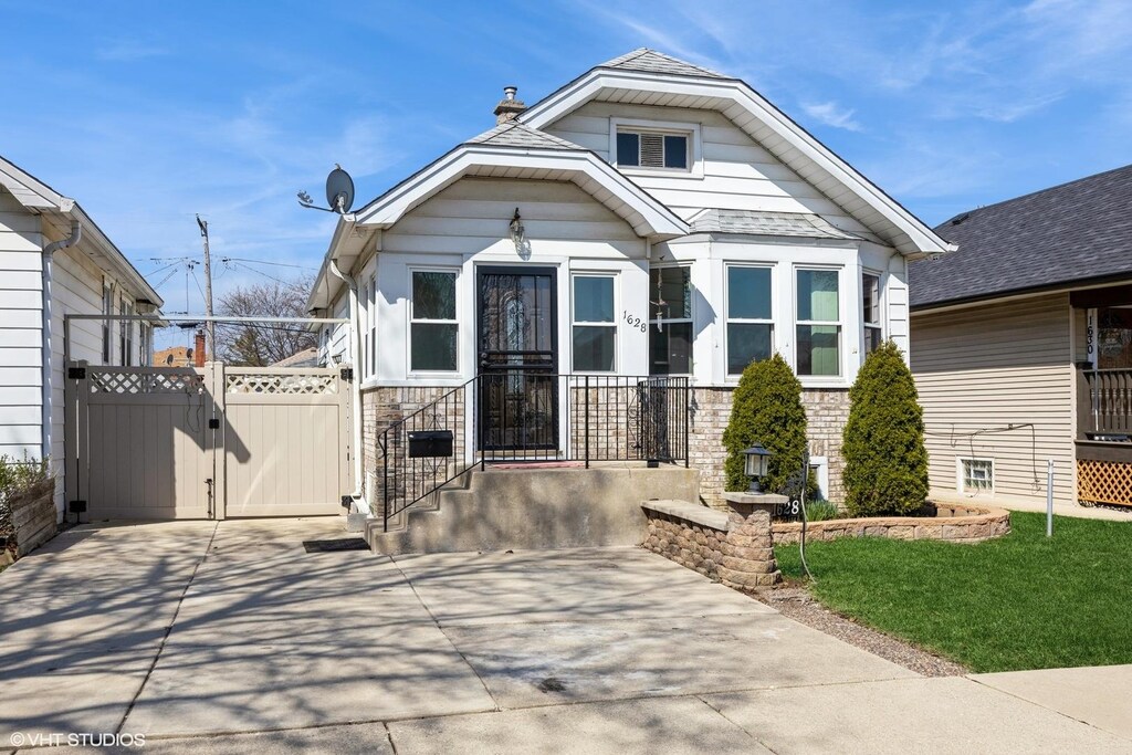 1628 N 16th Ave, Melrose Park, IL 60160 - photo 1
