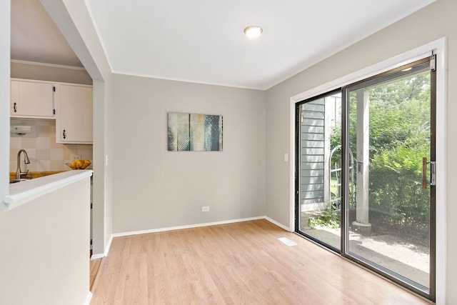 403 Sandalwood Ln Unit C1, Schaumburg, IL 60193 - unfurnished dining area with light wood-style floors and crown molding