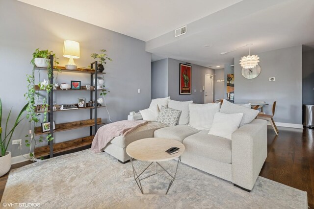 5862 N Lincoln Ave Unit 3A, Chicago, IL 60659 - living area with wood finished floors and baseboards