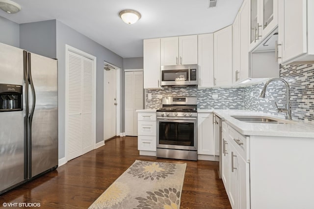 5862 N Lincoln Ave Unit 3A, Chicago, IL 60659 - kitchen featuring stainless steel appliances, dark wood finished floors, tasteful backsplash, and white cabinets