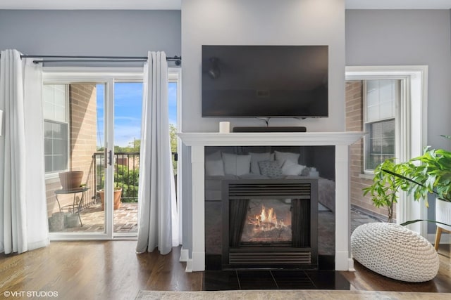 5862 N Lincoln Ave Unit 3A, Chicago, IL 60659 - detailed view of a fireplace with flush hearth and wood finished floors