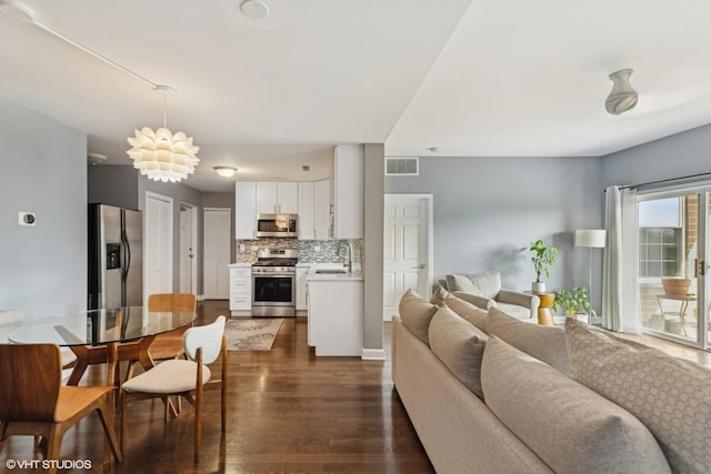 5862 N Lincoln Ave Unit 3A, Chicago, IL 60659 - living room featuring dark wood-style flooring