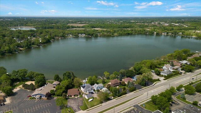 1905 E Grand Ave, Lindenhurst, IL 60046 - aerial perspective of suburban area featuring a large body of water