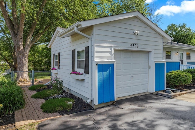 4606 Willow Ln, Mchenry, IL 60050 - garage with asphalt driveway