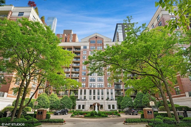 55 W Delaware Pl Unit 420, Chicago, IL 60610 - photo 1
